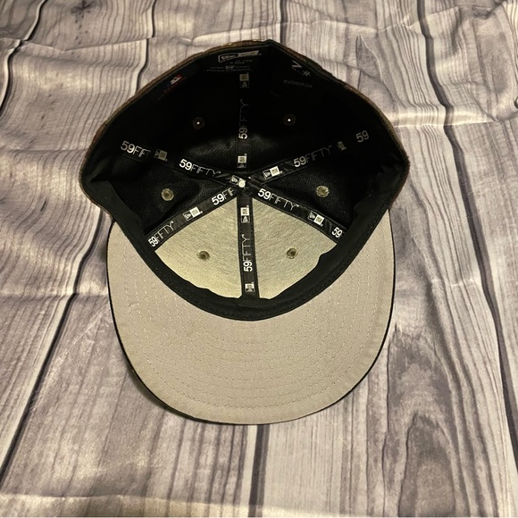 Toronto Blue Jay's Camo & Leather Fitted Hat - Picture 5 of 5